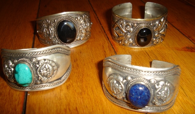 1 stone non-silver bracelets - $25